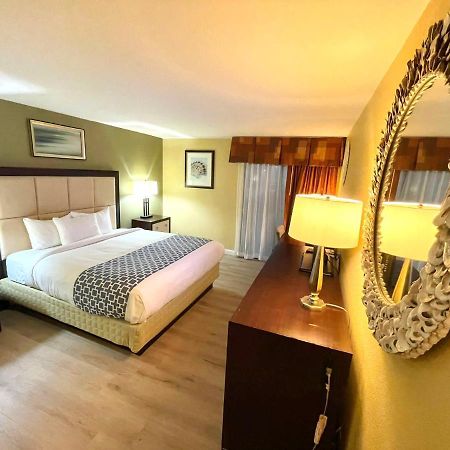 Hotel Hutchi Bell à South Hutchinson Extérieur photo