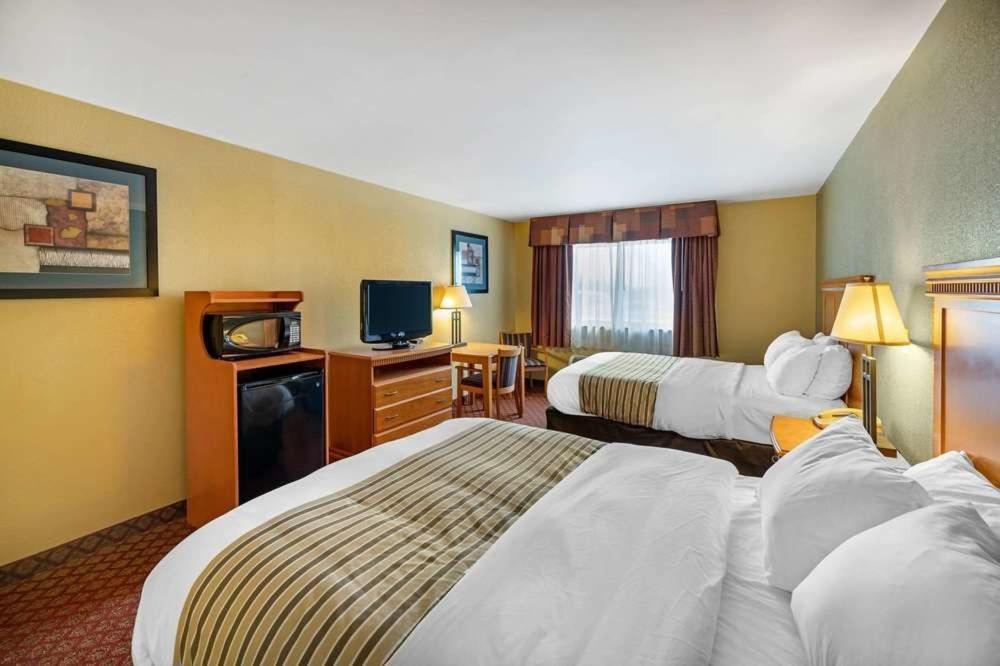 Hotel Hutchi Bell à South Hutchinson Extérieur photo