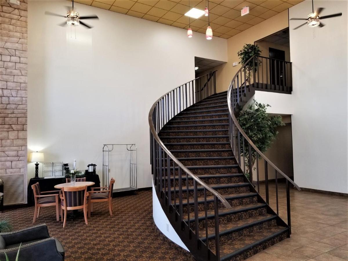 Hotel Hutchi Bell à South Hutchinson Extérieur photo