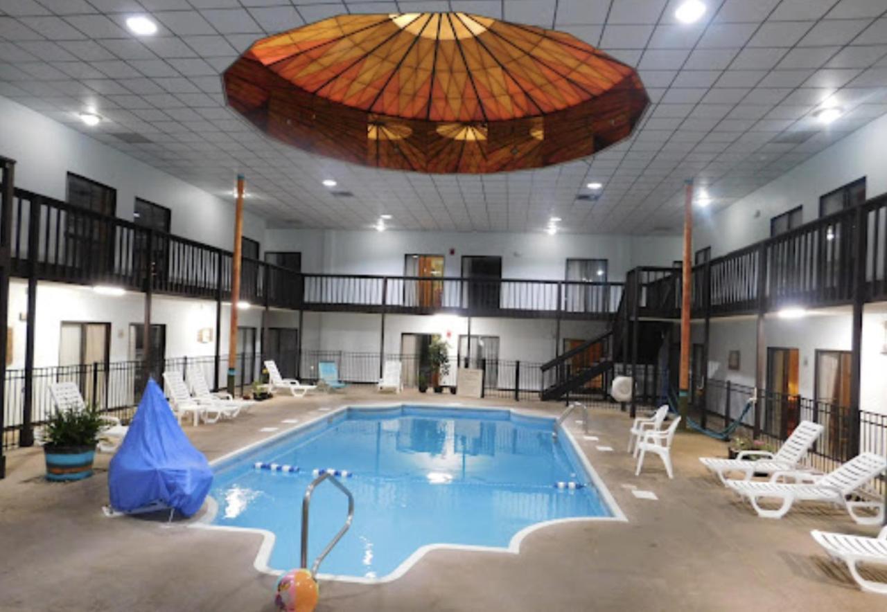 Hotel Hutchi Bell à South Hutchinson Extérieur photo