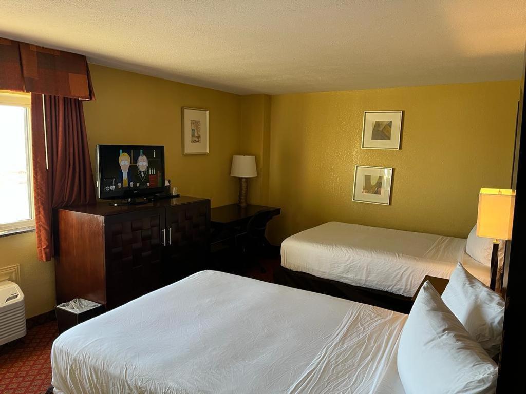 Hotel Hutchi Bell à South Hutchinson Extérieur photo