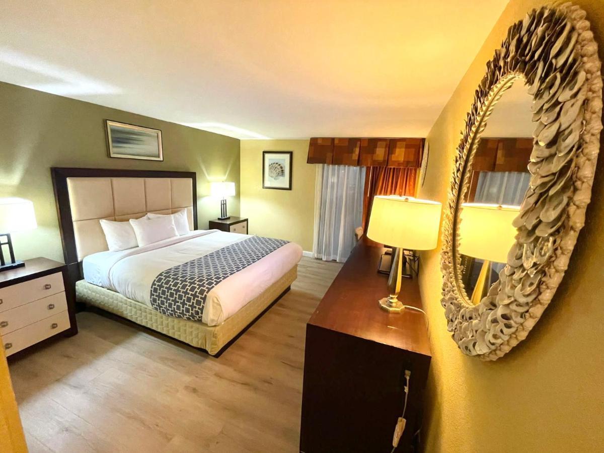 Hotel Hutchi Bell à South Hutchinson Extérieur photo